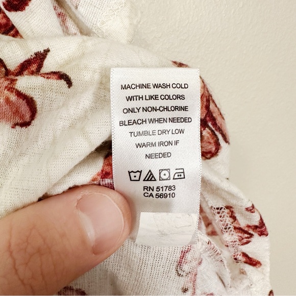 Maurices Soft White Floral Smocked Flutter Sleeve Blouse Womens Sz M - Picture 5 of 11